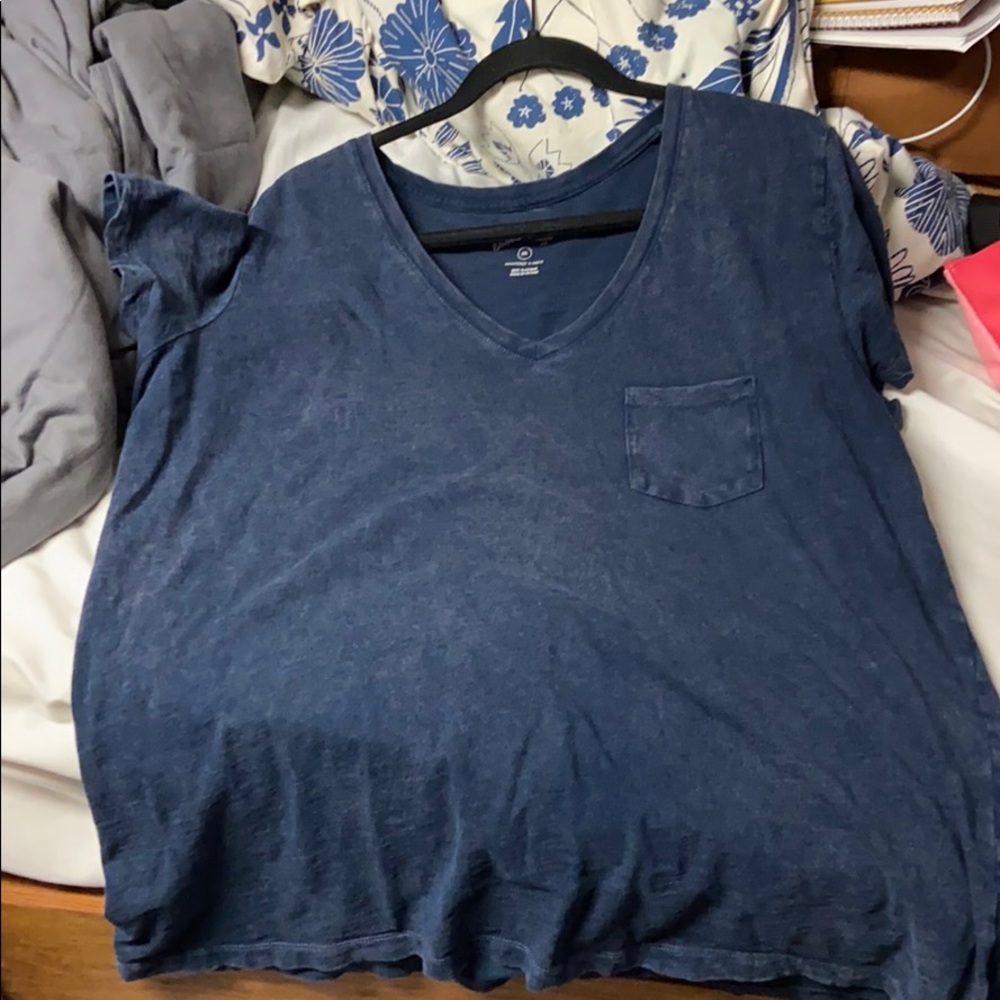 V neck T-shirt Universal Thread